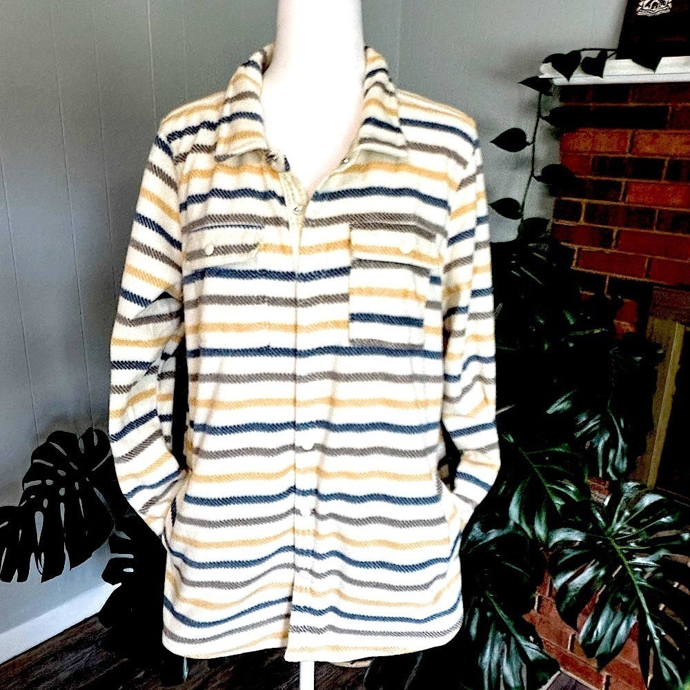🛍️Too Foxy couture polar soft fleece button down shirt XL (measurements posted)